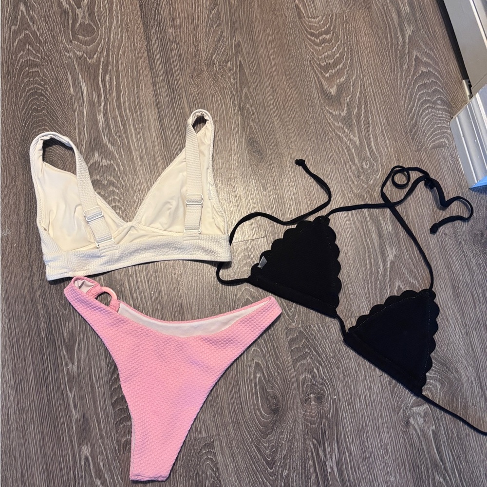 Bikinis - Picture 2 of 2